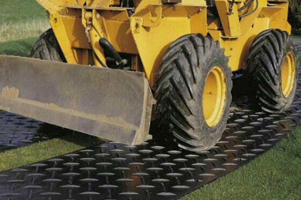 Heavy duty skid steer ground protection mats
